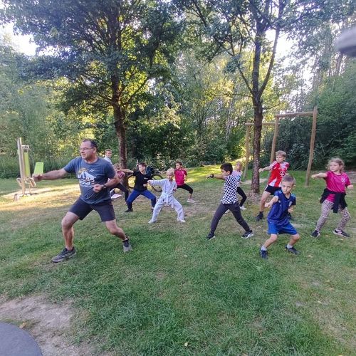 Bilder vom Karatetraining am Feng Shui Park in Lalling
