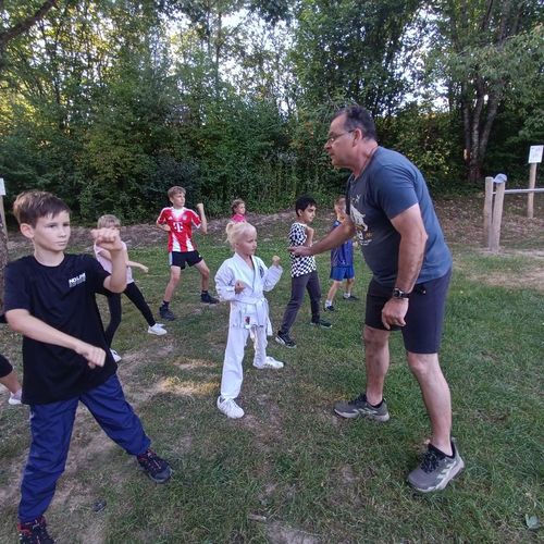 Bilder vom Karatetraining am Feng Shui Park in Lalling