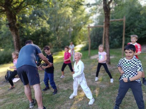 Bilder vom Karatetraining am Feng Shui Park in Lalling