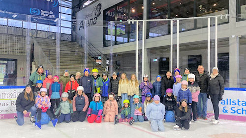 Saisonabschluss mit den WSV-Kids-Team- und Karatekindern im Eisstadion in Deggendorf