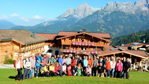 Gruppenfoto beim Sommerausflug in Maria alm